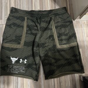 Bundle of 2 Under Armour Shorts – XL